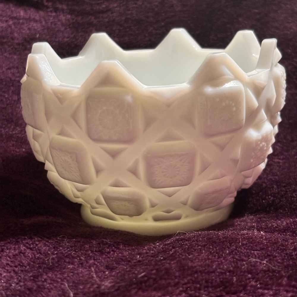 Elegant Vintage Westmorland Quilt Pattern Milk Glass Bowl